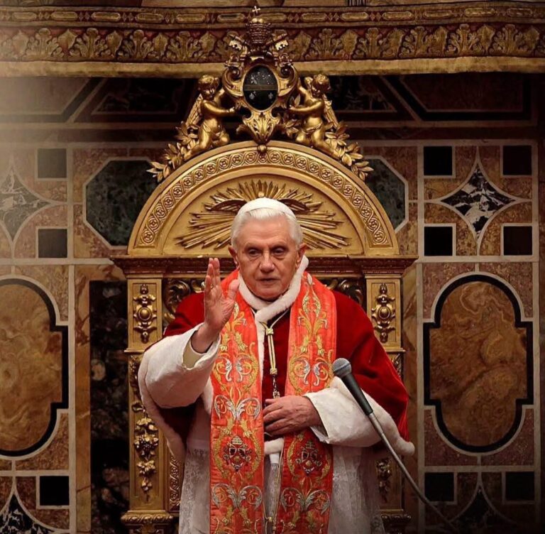 «La Iglesia pertenece a Jesucristo, y no es un laboratorio para que los teólogos experimenten»